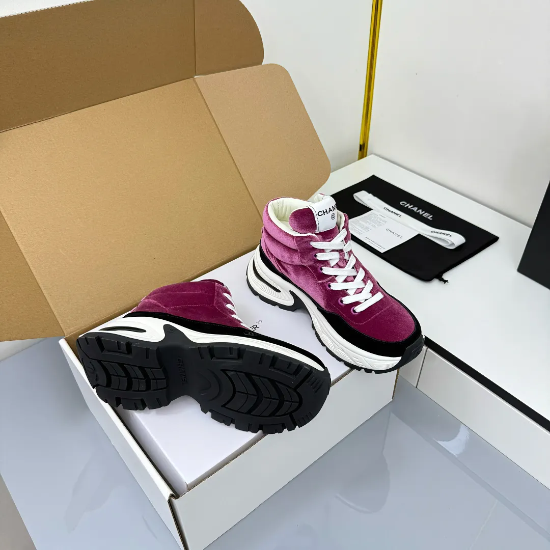 👟👟Ex-factory price 700👟👟 Chanel bread shoes ~ original calfskin panda shoes Chanel 25C latest hot style panda black and white sports shoes casual sneakers Xiaoxiang hot item classic black and white panda color coco girls must pay Fabric: original custom mixed sheepskin lining: original imported breathable mesh lining outsole: Original molded rubber + TPU combination Size: Women's 35-41